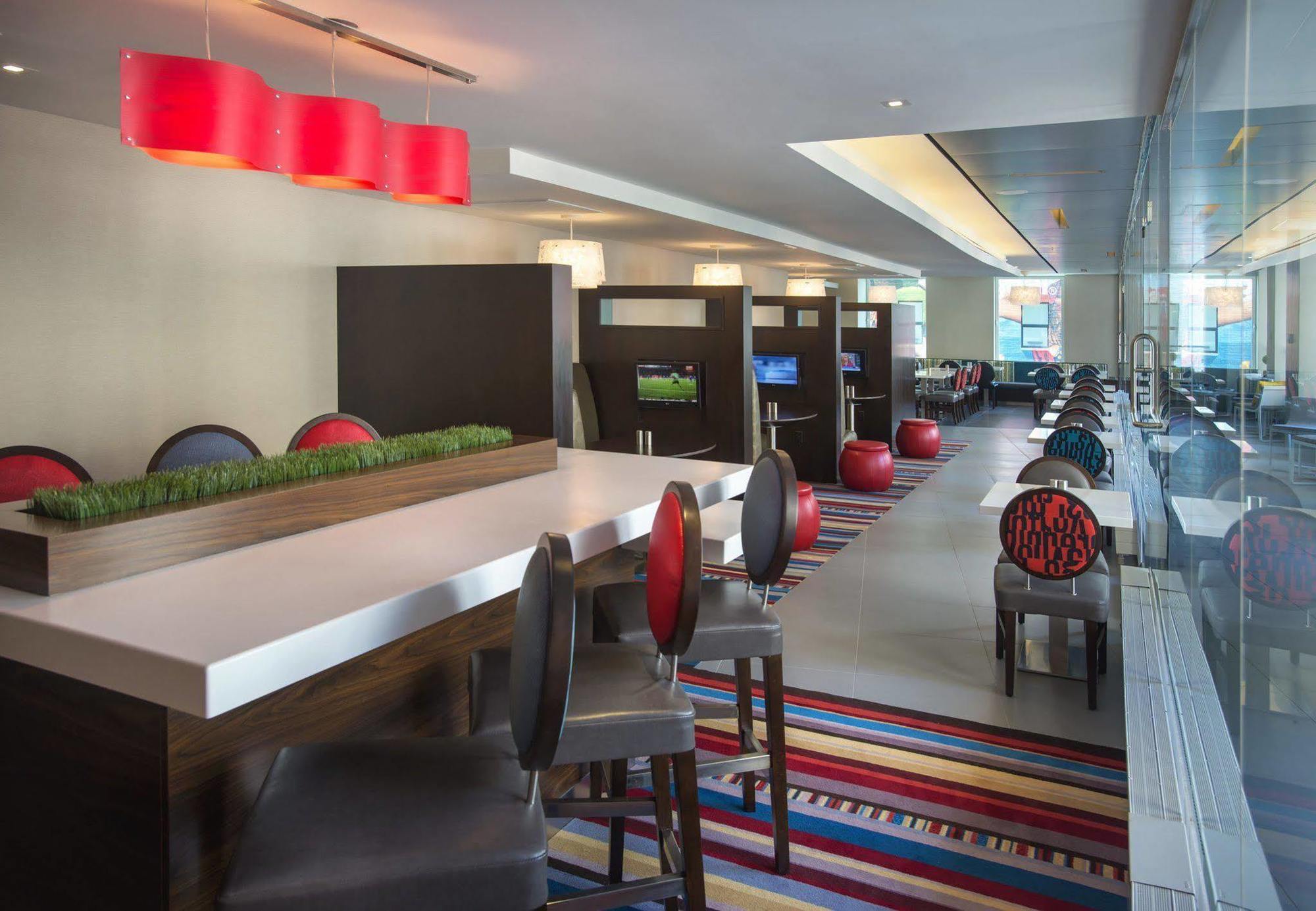 Courtyard By Marriott New York Manhattan/Herald Square Hotel Ngoại thất bức ảnh